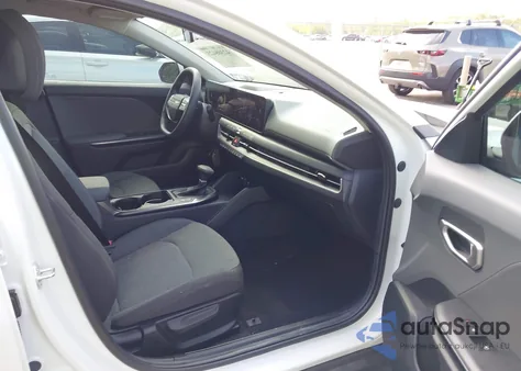 2025 Kia K4 Lx из США, поврежденный, VIN 3KPFT4DE1SE083270